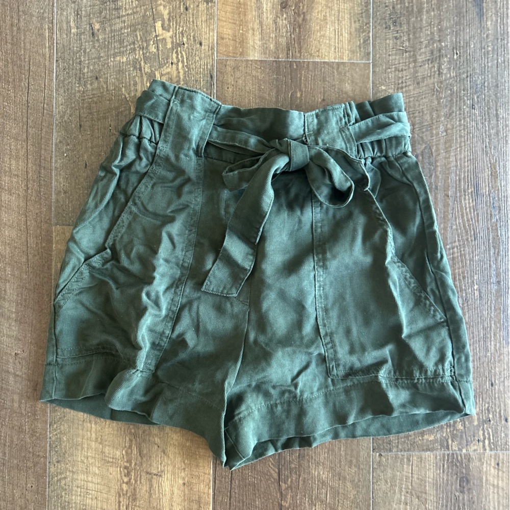 Green H&M high waisted shorts XS EUR 34 UK6